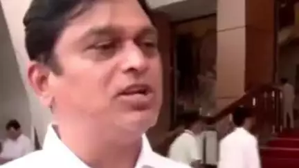 कोरेगाव: जागतिक पातळीवरील फ्लोरल डेली या नियतकालिकेने घेतली आ.महेश शिंदे यांच्या भूमिकेची दखल; कृत्रिम फुलांवर बंदीचा विषय ऐरणीवर