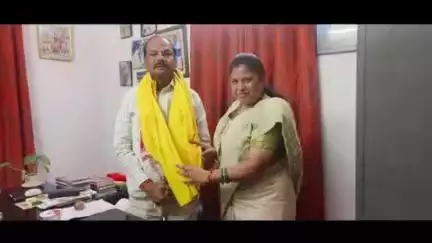 पांकी: झारखंड के पूर्व मुख्यमंत्री रघुवर दास को अंग वस्त्र देकर सम्मानित किया गया