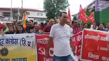 धर्मशाला: धर्मशाला में मांगों को लेकर गरजे सीटू, इंटक और किसान सभा ने निकाली रैली