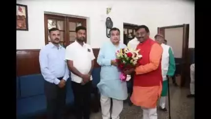 पांकी: पांकी विधायक कुशवाहा डॉ. शशी भूषण मेहता ने सड़क परिवहन मंत्री नीतीन गडकरी से की मुलाकात
