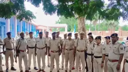 अकोढ़ी गोला: रोहतास पुलिस की कड़ी निगरानी में पंचायत उपचुनाव, मतदान केंद्रों पर सक्रिय तैनाती