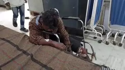 कुरडेग: कुरडेग डबनी पानी मोड़ के पास मोटरसाइकिल दुर्घटना में एक युवक घायल, अस्पताल में भर्ती