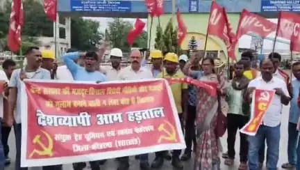 चंदवारा: डीवीसी केटीपीएस में केंद्र सरकार की श्रम संहिता के खिलाफ जोरदार प्रदर्शन