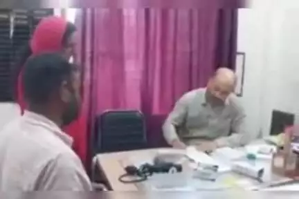 नूरपुर: बरसात के मौसम के चलते डॉ. सन्नी जरयाल ने दिए बचाव के सुझाव, पानी को उबालकर पीने और घर का ताजा खाना खाने की कही बात