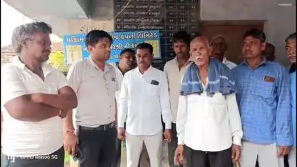લીંબડી: ધોળી ગામે PGVCL દ્વારા સ્પોટ વીજ કનેક્શન રીલીઝ અને ફરિયાદ નિવારણ કેમ્પ યોજાયો 22 નવા વિજ જોડાણ આપવામાં આવ્યા હતા.