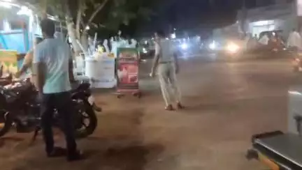 నెంబర్ ప్లేట్లు లేకుండా వాహనం నడిపితే కఠిన చర్యలు తప్పవు : నందికొట్కూర్ అర్బన్ ఎస్ఐ చంద్రశేఖర్