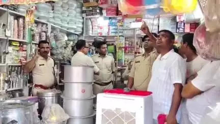 सिवान: सिवान के बगौरा में 4 हथियारबंद अपराधियों ने ज्वेलरी दुकान से लाखों की लूट की, एसपी ने घटनास्थल का जायजा लिया