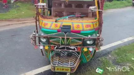 टुंडी: झीनाकी के पास सवारी टेंपो पलटने से एक व्यक्ति की मौत