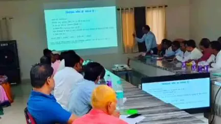 लांजी: लांजी में मतदाता सूची में नाम जोड़ने, हटाने और संशोधन के लिए बीएलओ को दिया जा रहा प्रशिक्षण