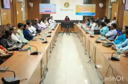 झाबुआ: झाबुआ में बेटी बचाओ बेटी पढ़ाओ टास्क फोर्स, बाल कल्याण समिति व वन स्टॉप सेंटर की संयुक्त बैठक आयोजित