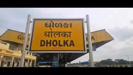 બાવળા: ધોળકા રેલવે સ્ટેશન પર ભૂલી ગયેલ મોબાઈલને બુકીંગ ક્લાર્ક એ મૂળ માલિકને પરત કરી પ્રામાણિકતા દર્શાવી