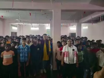 सुकमा: जिला पंचायत सदस्य ने सुकमा के छात्रावासों में पहुंचकर विद्यार्थियों से की मुलाकात