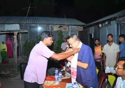 বাক্সা: ঢেঁকীয়াজানীত ৰাইজৰ সৈতে মত বিনিময় বিধায়ক ফণীধৰ তালুকদাৰৰ