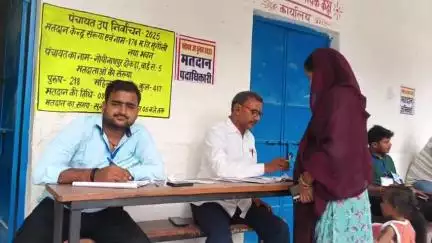 सरैया: सरैया प्रखंड क्षेत्र में पंचायत उपचुनाव में कुल 50.061% मतदान हुआ