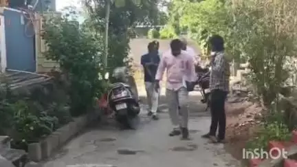 ప్రజలు ఏ సమస్య ఉన్న తన దృష్టికి తీసుకొస్తే పరిష్కరిస్తా: బాపట్ల మున్సిపల్ కమిషనర్ రఘునాథరెడ్డి