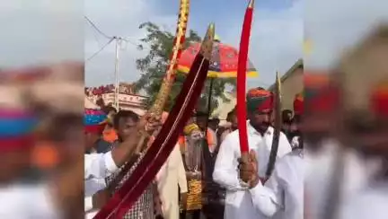 લખપત: ગુનેરી મધ્યે ચાતુર્માસ મહોત્સવ પહેલા જ મહાકાલ સેનાના સંસ્થાપક શ્રી શ્રી 1008 દિગંબર ખુશાલભારતીજીએ માતાનામઢ દર્શન કર્યા