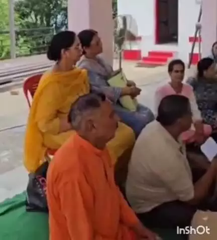 बल्दवाड़ा: मशाल संस्था की अध्यक्ष प्रेम कुमारी ठाकुर ने स्याठी पीड़ित बच्चों को गोद लिया