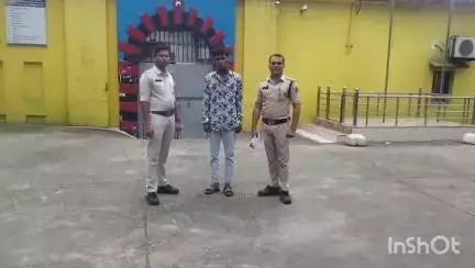 रायगढ़: नाबालिग लड़की को बहला-फुसलाकर भगाने वाला आरोपी साल्हेओना से गिरफ्तार, पॉक्सो एक्ट के तहत भेजा गया रिमांड पर
