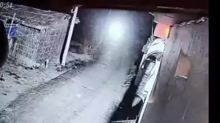बहादुरपुर: पेट्रोल पंप मालिक के घर पर गोलीबारी, LIVE CCTV तस्वीर हुई वायरल