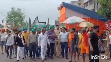 तारापुर: राजद द्वारा आहूत बिहार बंद का असर तारापुर शहर में सुबह 9 बजे से दोपहर 1 बजे तक दिखा