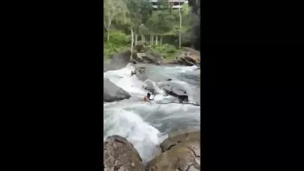വെെത്തിരി: മേപ്പാടിയിൽ പുഴയിൽ കുത്തൊഴുക്കിൽ അകപ്പെട്ട വിനോദസഞ്ചാരിയെ സാഹസികമായി രക്ഷപ്പെടുത്തി
