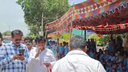 తునిలో అంగన్వాడీ ఉద్యోగులు పెద్ద ఎత్తున నిరసన