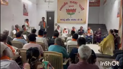 રાપર: રાપર મધ્યે શહેર ભાજપ દ્વારા આયુષ્માન કાર્ડ કેમ્પનું આયોજન કરાયું,જિલ્લા ભાજપ પ્રમુખ હાજર રહ્યા