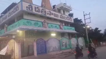 కడప: వైయస్సార్ కడప జిల్లా వ్యాప్తంగా గురుపౌర్ణమి సందర్భంగా  సాయిబాబా ఆలయాలన్నీ విద్యుత్ కాంతులతో ముస్తాబు