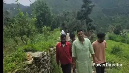 धारी: धारी ब्लॉक के अंतर्गत बुराशी, पोखराड़ व कौल के ग्रामीणों ने विधायक राम सिंह कैड़ा को अपनी समस्याएं बताई