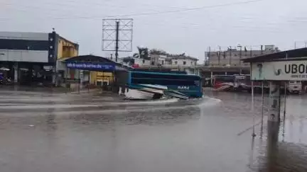 बालोद: शहर का नया बस स्टैंड बना तालाब, बारिश ने नगरीय प्रशासन की पोल खोली, शहर के कई वार्डों में जनजीवन अस्त-व्यस्त