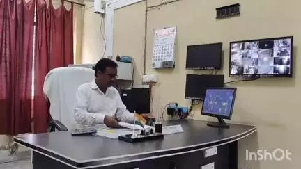 खलीलाबाद: माधव प्रसाद त्रिपाठी, प्राचार्य राजकीय महाविद्यालय खलीलाबाद ने मंत्री से सड़क के लिए की शिकायत
