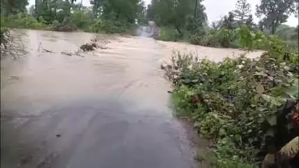 अर्जुनी मोरगाव: बोंडगाव देवी ते खांबी मार्ग बंद; पुलावरून पुराचे पाणी वाहत असल्यामुळे मार्ग बंद