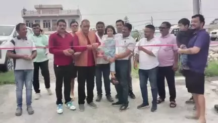 डोईवाला: डोईवाला नगर पालिका अध्यक्ष नरेंद्र सिंह नेगी ने जॉलीग्रांट और अठूरवाला में सड़क का उद्घाटन किया