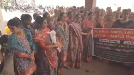 અમરેલી જિલ્લાના બગસરા મામલતદાર કચેરી ખાતે આંગણવાડી કર્મચારી સંગઠન મંડળ દ્વારા આવેદનપત્ર આપ્યું