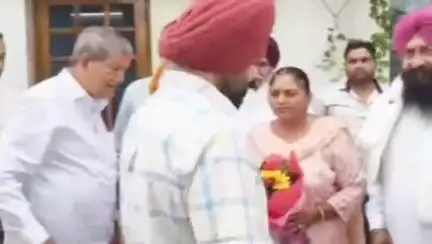 डोईवाला: डोईवाला पहुंचे पूर्व मुख्यमंत्री हरीश रावत, उन्हें किया गया सम्मानित