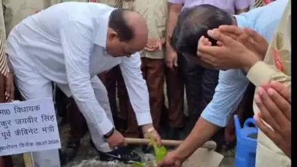 गभाना: अटल आवासीय विद्यालय टमकौली में विधायक बरौली ने वृक्षारोपण और निरीक्षण कार्यक्रम किया