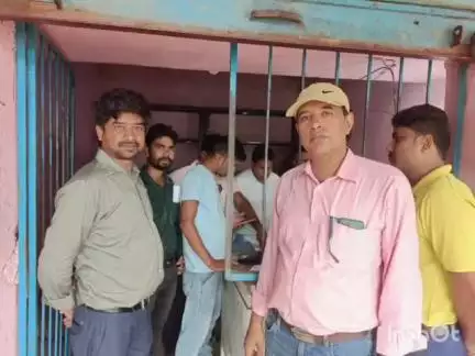 सतगावां: सतगावां में चार शराब की दुकानें सील की गईं