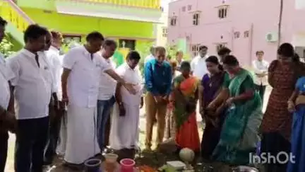 அரக்கோணம்: அரக்கோணம் நகராட்சியில் 32 லட்ச ரூபாய் மதிப்பீட்டில் புதிய பூங்கா அமைப்பதற்கான அடிக்கல் நாட்டு விழா நடைபெற்றது