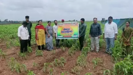 10 బొల్లవరం, మల్యాలలో పొలం పిలుస్తోంది కార్యక్రమం నిర్వహించిన వ్యవసాయ సహాయ సంచాలకులు గిరీష్, వ్యవసాయాధికారి షేక్షావలి