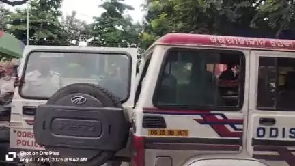 ତାଳଚେର ସଦର: ଅନୁଗୋଳ ଷ୍ଟେଟବ୍ୟାଙ୍କ ନିକଟରେ ଥିବା ଏଟିଏମ ମେସିନର ଫଟୋ ଉଠାଉଥିବା ନେଇ ତିନି ଜଣ ଅଟକ