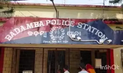 କଟକ ପୌରାଞ୍ଚଳ: ଗୋପୀନାଥପୁରରୁ ଦାମୀ ଗାଡିରୁ ୨ ଲକ୍ଷରୁ ଉର୍ଦ୍ଧ୍ବ ଟଙ୍କାର ବିଦେଶୀ ମଦ ଜବତ, ଜଣେ ଗିରଫ