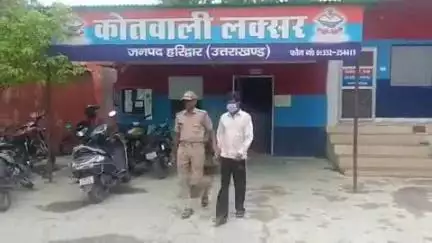 लक्सर: लक्सर के पास पुलिस ने कच्ची शराब के एक तस्कर को किया गिरफ्तार, कच्ची शराब की बरामद