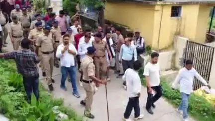 भिकियासैन: ब्लॉक भिकियासैण में नामांकन पत्रों की जांच के दौरान कांग्रेस और भाजपा समर्थकों के बीच हुई गहमागहमी