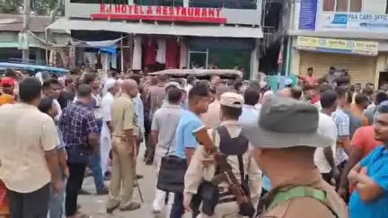 ধুবুৰী ভাগ: গোলকগঞ্জৰ আগমনিত গাঁও পঞ্চায়তৰ সদস্যৰ শপত গ্ৰহণত ৰাজনৈতিক হিংসা, বিজেপিৰ সমৰ্থিত প্ৰাৰ্থীৰ চাৰিচকীয়া বাহনত আক্ৰমণ
