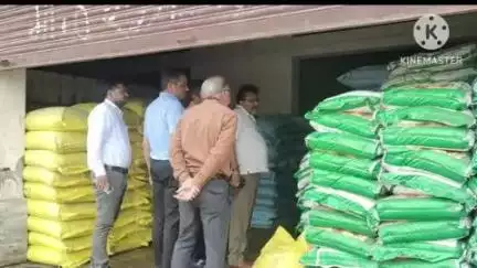 खरखौदा: कृषि विभाग की टीम ने खरखौदा में खाद की दुकानों पर की छापेमारी, 2 को नोटिस जारी
