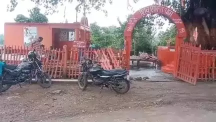 সালানপুর: বরাকর শিবশক্তি ধাম মন্দিরে পুরোহিতকে মারধর করা ও মন্দিরে তালা মারার অভিযোগ 3 জনের বিরুদ্ধে