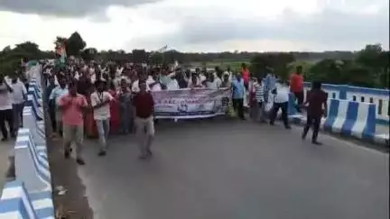 মাথাভাঙা ২: দোলংমোড় সংলগ্ন এলাকায় তৃণমূল কংগ্রেসের উদ্যোগে NRC-র প্রতিবাদে মিছিল, উপস্থিত জেলা কমিটির চেয়ারম্যান