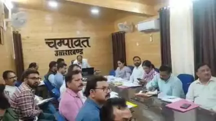चम्पावत: पंचायत चुनाव की तैयारियों को लेकर जिलाधिकारी ने की समीक्षा बैठक