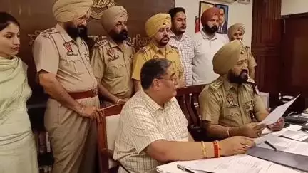 ਫ਼ਿਰੋਜ਼ਪੁਰ: ਦੋ ਕਿੱਲੋ ਹੈਰੋਇਨ ਅਤੇ ਦੋ ਪਿਸਤੌਲਾ ਦੇ ਨਾਲ ਪੁਲਿਸ ਨੇ ਤਿੰਨ ਮੁਲਜ਼ਮ ਕੀਤੇ ਕਾਬੂ -ਐਸ.ਐਸ.ਪੀ