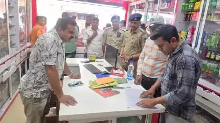 દેવગઢબારીયા: શહેરમાં ટાવર વિસ્તાર સહિત નગરના તમામ મેડિકલ સ્ટોરમાં દવાના જથ્થાની તપાસ કરાઈ